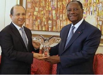 Abdeslam Ahizoune, président du directoire de Maroc Telecom, avec le Président ivoirien Alassane Ouattara.