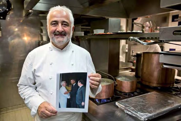 Guy Savoy dans les cuisines de son restaurant. 
Photos : Frédéric Reglain 