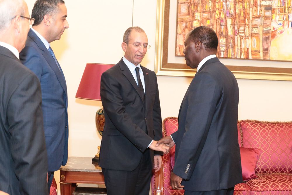 Alassan Ouattara recevant Mohamed Hassad et Abdellatif Hammouchi