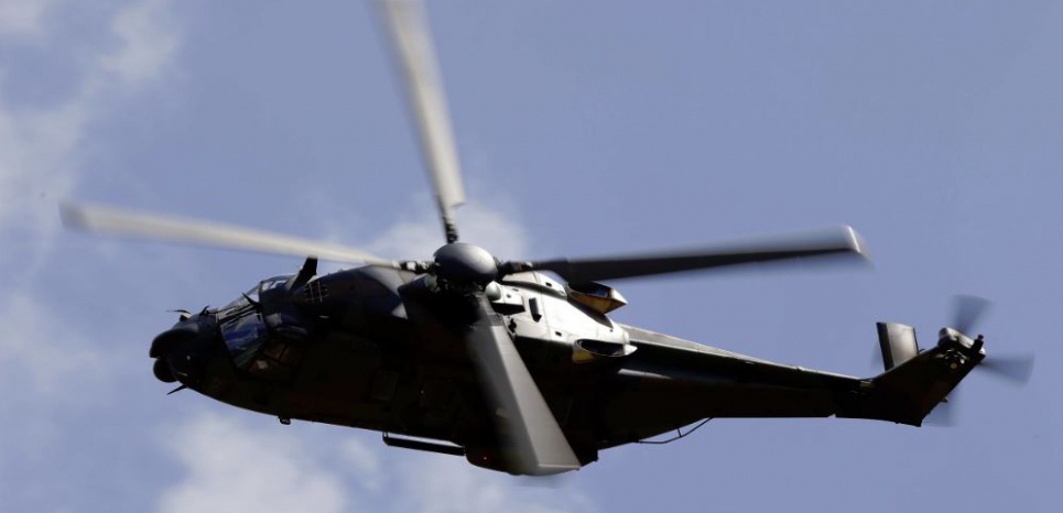 Un hélicoptère de transport militaire NH90