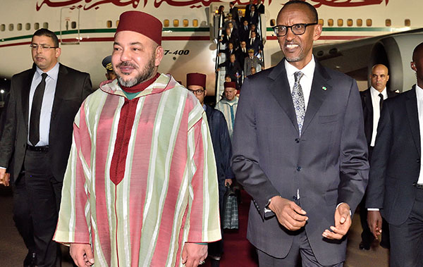 Ph. Archives. Le Roi Mohammed VI avec le Préside Kagame, à son arrivée à Kigali.