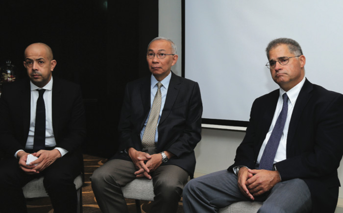 De gauche à droite : othman douiri, raymond W.M.chan et david picard.
