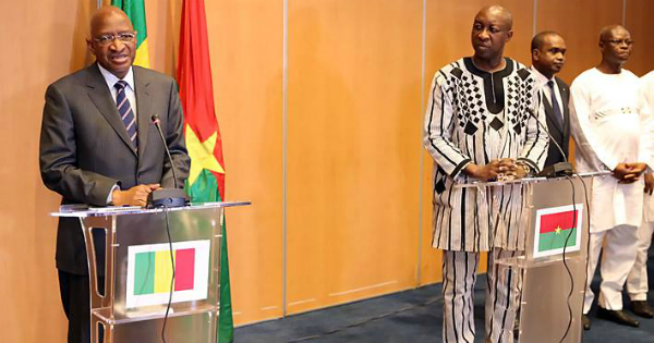 Le premier ministre malien Soumeylou Boubeye Maïga (g.) et son homologue burkinabé Paul Kaba Thieba. Crédit: Faso24
