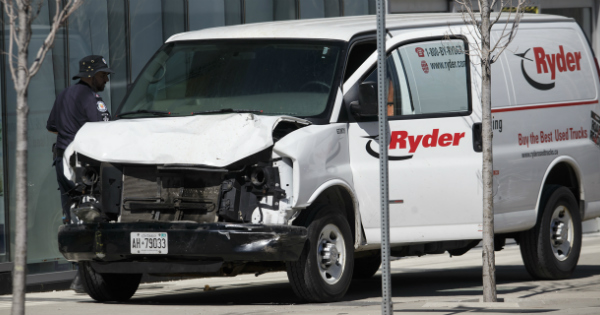 La camionnette qui a fauché mortellement 9 personnes à Toronto. Crédit: AFP