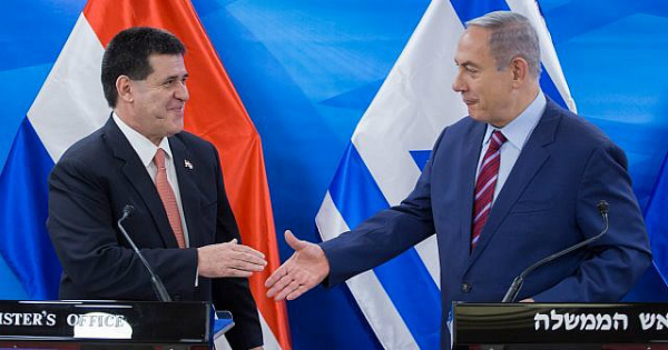 Le président paraguayen Horacio Cartes et le Premier ministre israélien Benyamin Nétanyahu. Crédit: DR