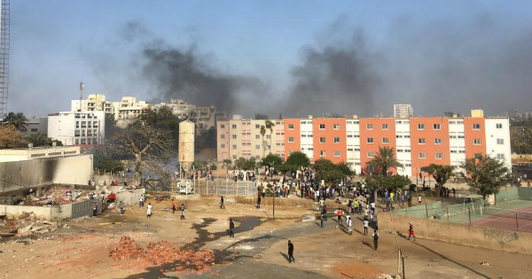 heurts entre étudiants et forces de l\'ordre à l\'Université Cheikh Anta Diop de Dakar. Crédit: RFI