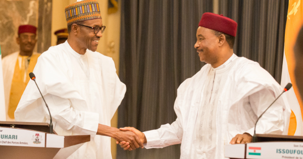 Les présidents ingérai Muhammadu Buhari et nigérien Mahamadu Issoufou. Crédit: DR