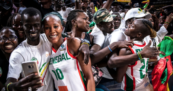 L\'équipe du Sénégal après sa victoire face à la Lettonie en Coupe du monde féminine de basketball. Crédit: DR