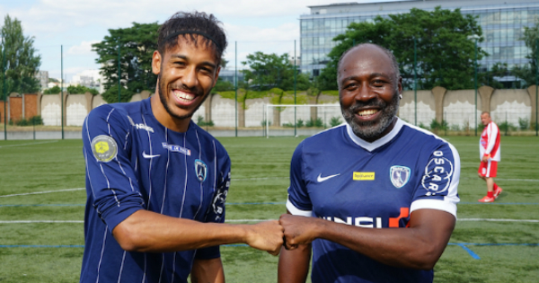 Pierre-Emerick Aubameyang et son père Pierre-François Aubame Eyang. Crédit: DR