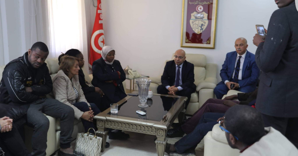 La famille de Falikou Coulibaly reçue par le ministre tunisien Mohamed Fadhel Mahdoudh. Crédit: DR