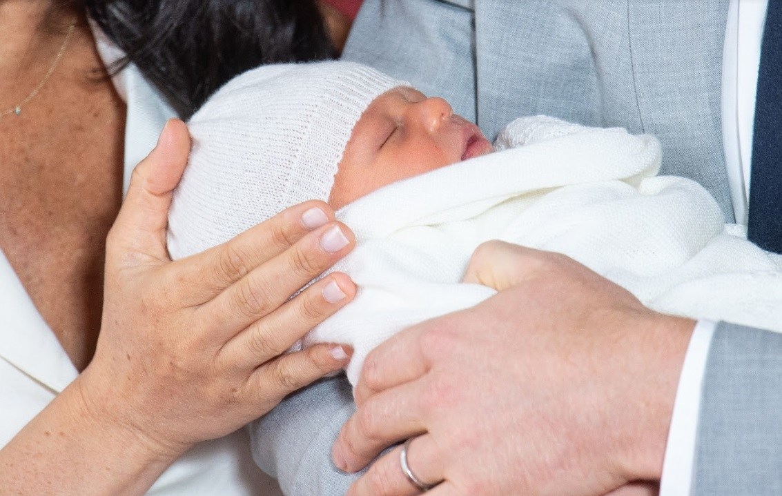 Harry et Meghan et leur enfant. Crédit: DR