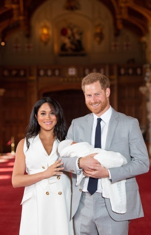 Harry et Meghan et leur enfant. Crédit: DR