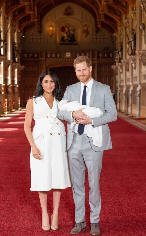Harry et Meghan et leur enfant. Crédit: DR