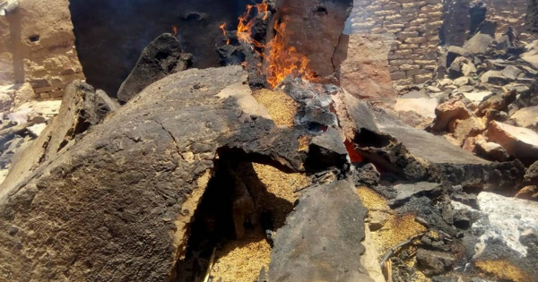 Un grenier détruit dans le village. Crédit: DR