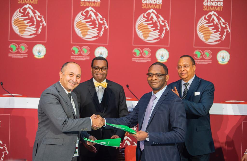 Légende de gauche à droite : Hicham Fadili, Directeur du développement commercial au sein de la Banque de Détail à l\'International - groupe Attijariwafa bank, et Jules Ngankam, Directeur Général Adjoint et Directeur financier du groupe African Guarantee Fund
CREDIT DR