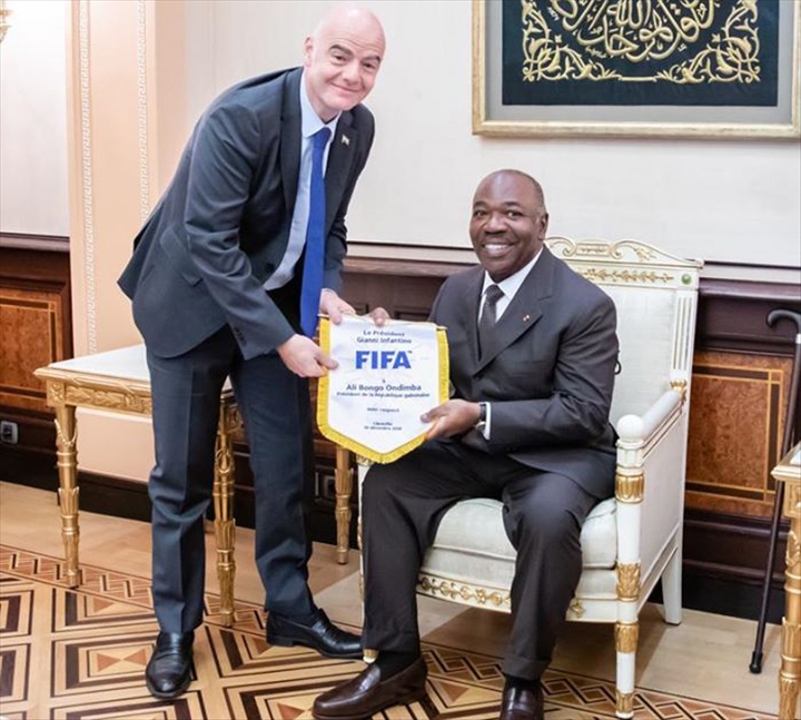 Le Président Ali Bongo Ondimba et Gianni Infantino, Président de la FIFAnCREDIT DR