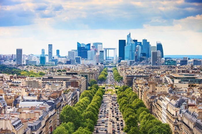 ParisnCREDIT DR
