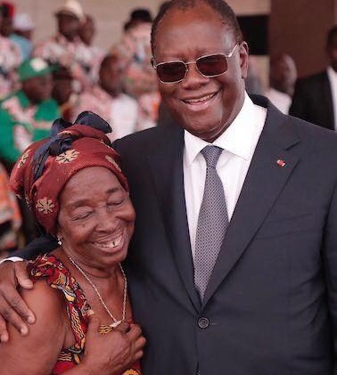 Allah Thérèse et le Président de la république de Côte d\'Ivoire, Alassane Ouattara 
CREDIT DR