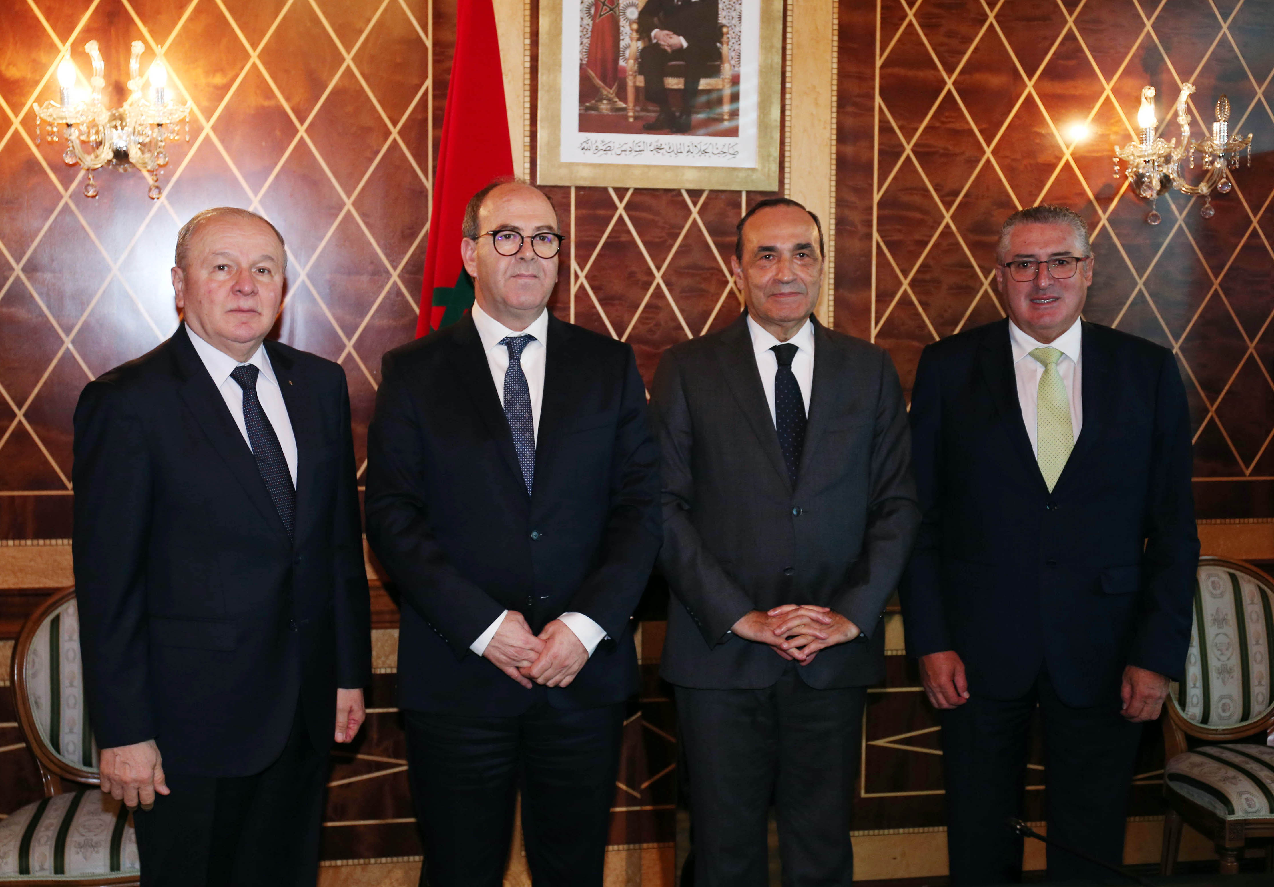 Le président de la Chambre des représentants, Habib El Malki, et le président de la Chambre des conseillers, Hakim Benchamach, reçoivent le président du parlement latino-américain Jorge Pizarro Estéban, lors d’une séance de travail consacrée aux moyens de lancer le Forum parlementaire Afrique-Amérique latine. CREDIT DR