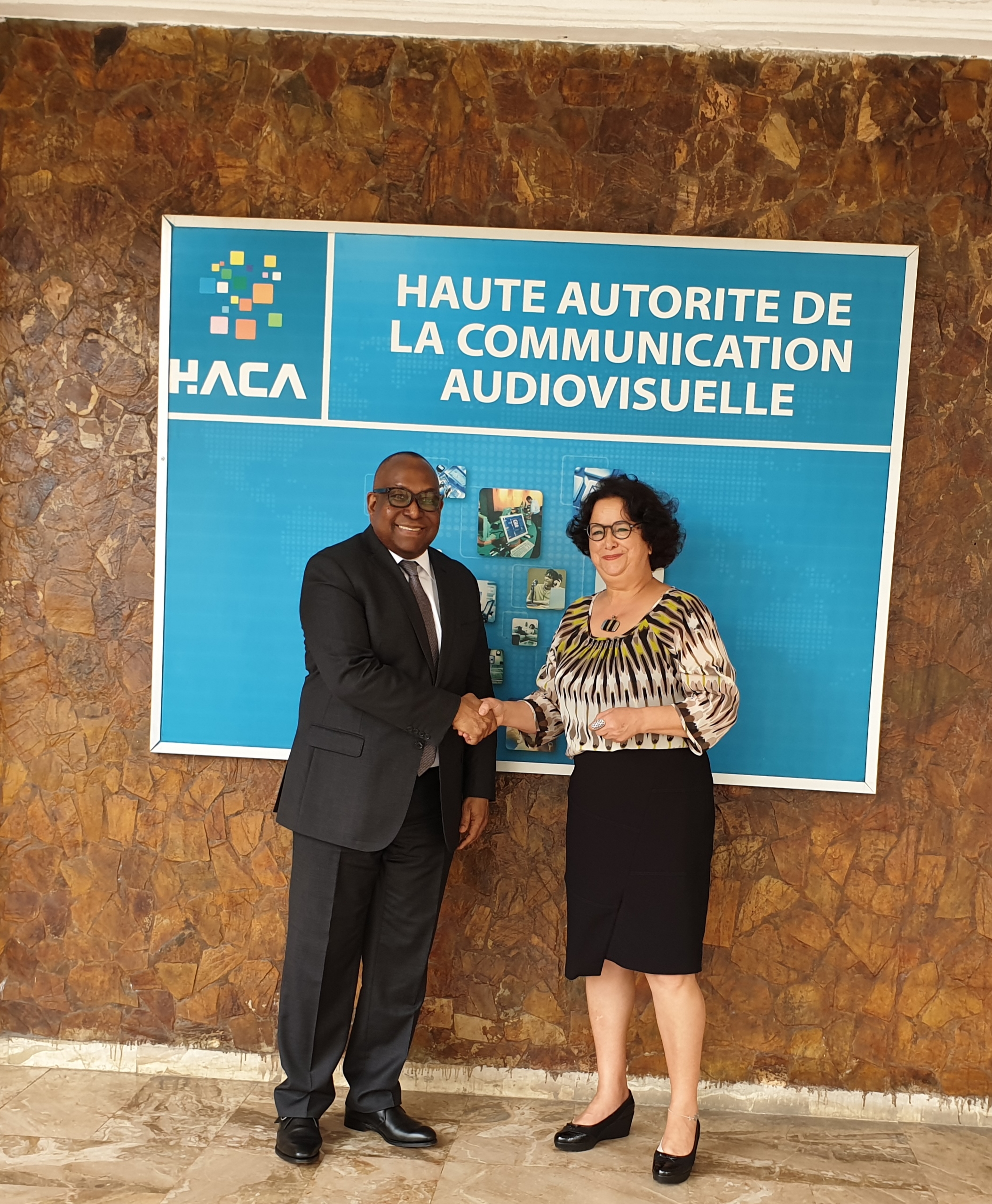 La Présidente de la HACA et son homologue ivoirien 
CREDIT DR