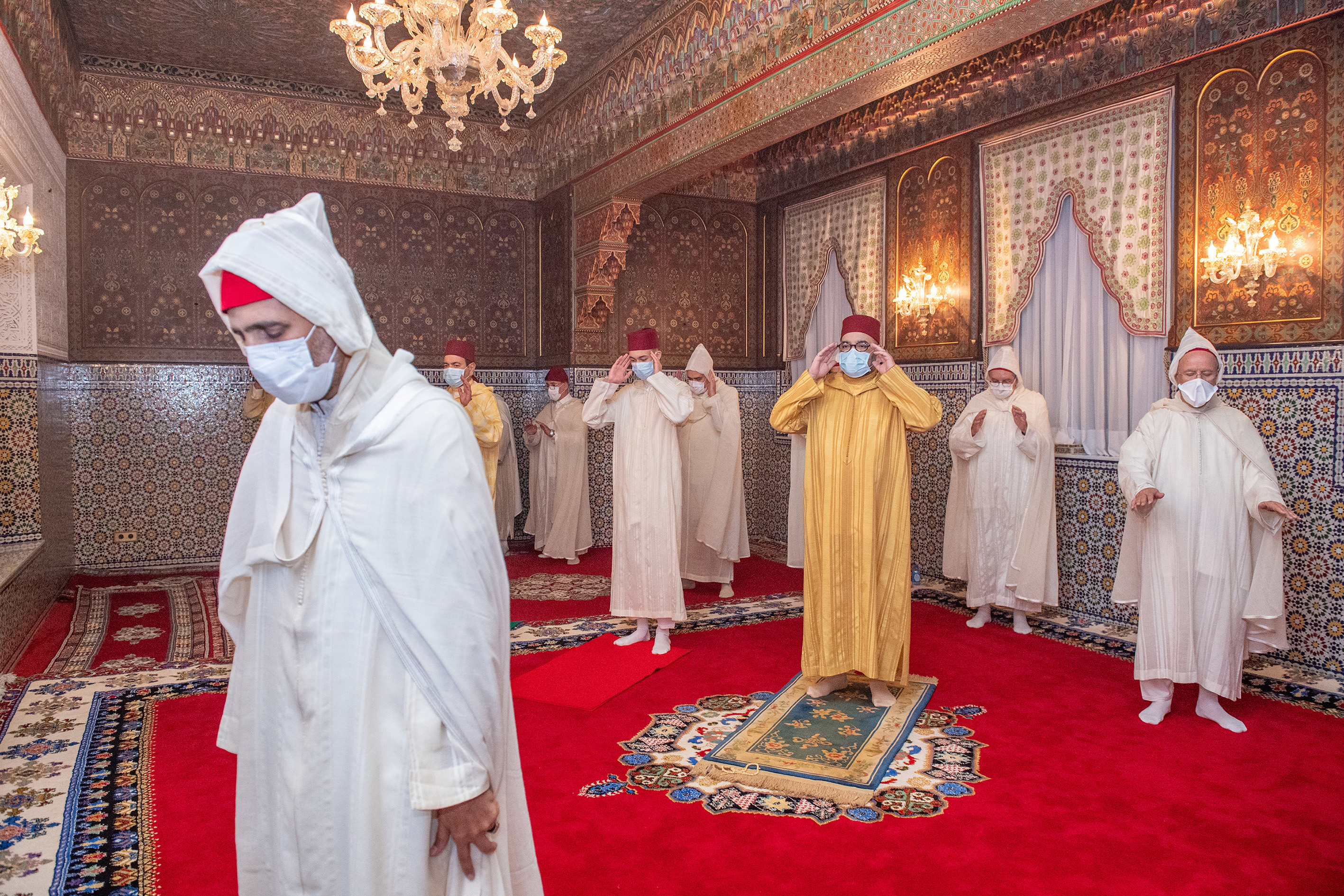 Le Roi Mohammed VI, Amir Al-Mouminine, commémore Laylat Al-Qadr dans le respect du confinement sanitaire et des mesures préventives.