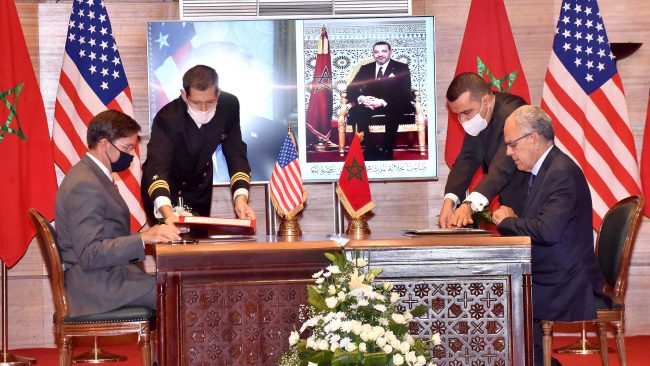 Le Maroc et les Etats-Unis viennent de signer un mémorandum d’entente dans le domaine de la coopération sécuritaire, qui a paraphé par le ministre délégué auprès du Chef du gouvernement chargé de l’Administration de la Défense nationale, Abdellatif Loudiyi, et le secrétaire américain à la Défense, Mark Esper.