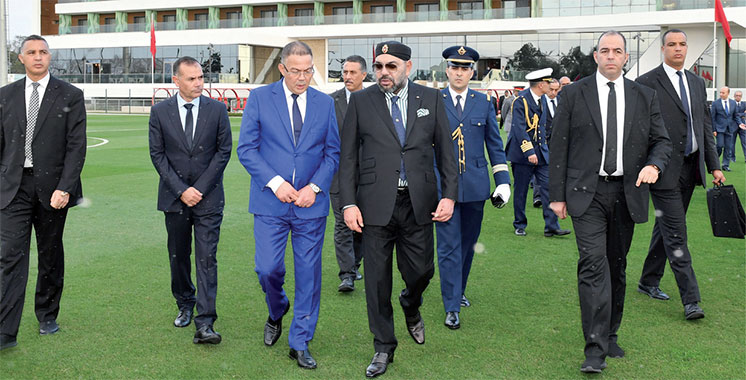 Le Roi du Maroc en visite à l\'Académie Mohammed VI de Football