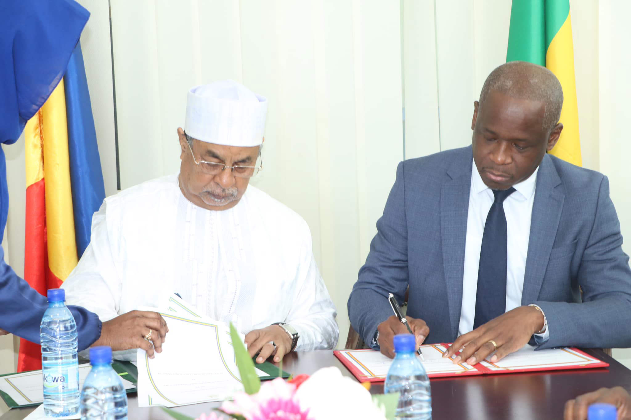 Les ministres des Affaires étrangères du Gabon et du Tchad