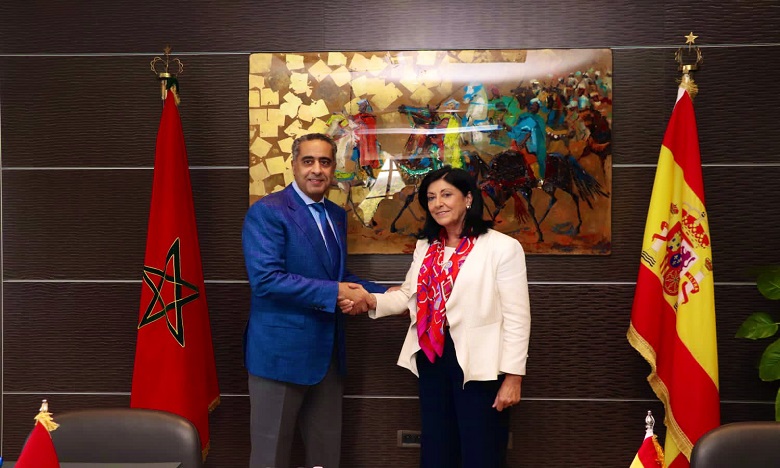 Abdellatif Hammouchi saluant la directrice du CNI espagnol Esperanza Casteleiro