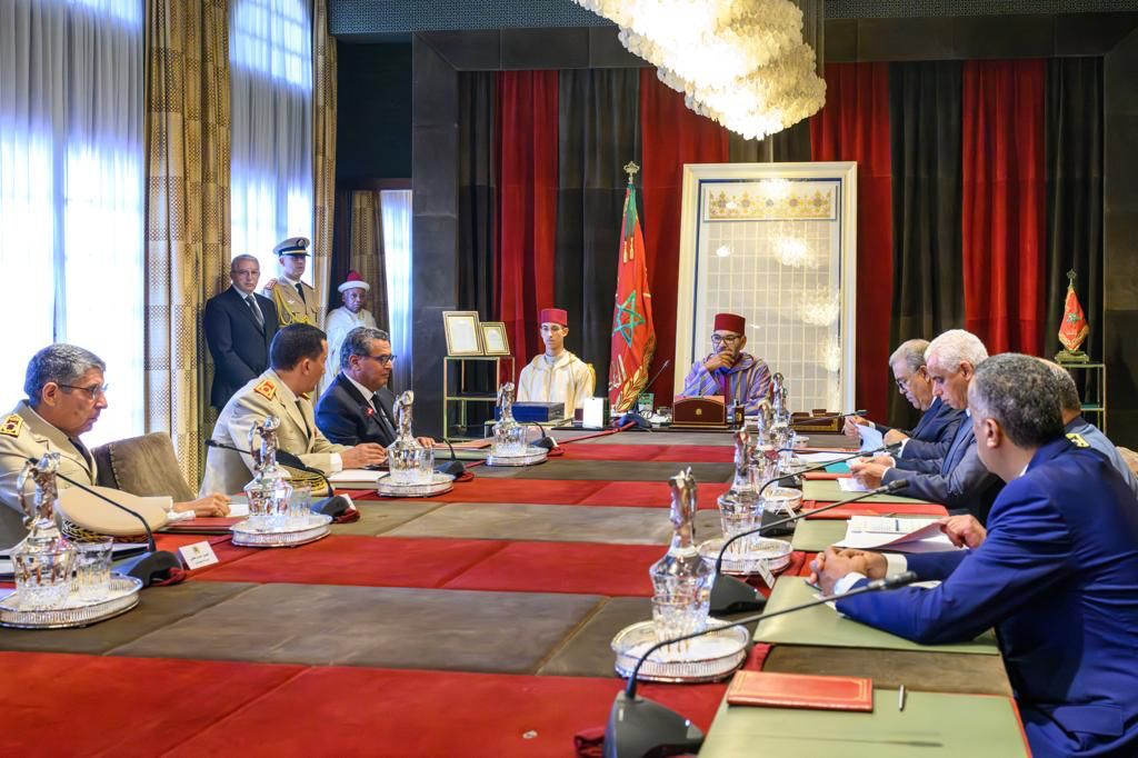 Le Roi Mohammed VI président la séance de travail consacré aux mesures d\'urgence