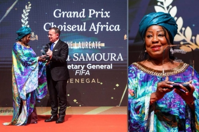 Fatma Samoura recevant son Trophée au Choiseul