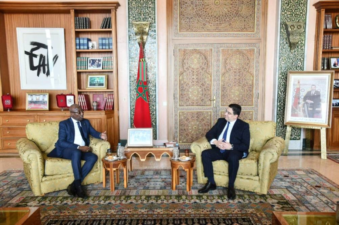Jean-François Ndongou s'entretenant avec Nasser Bourita