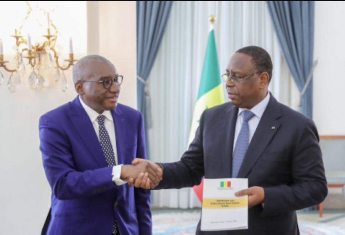 Macky Sall saluant Sidki Kaba