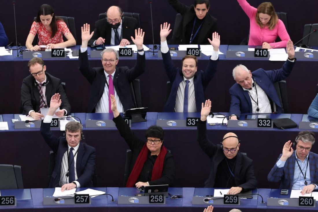 Vote massif en faveur du texte devant réguler l'IA