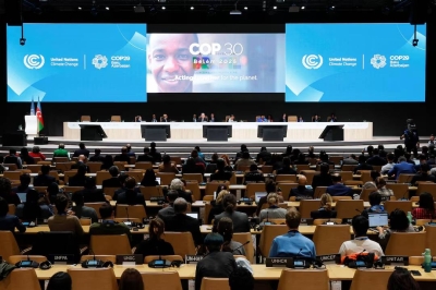 L’accord final, conclu en Azerbaïdjan, verra les pays développés payer 300 milliards de dollars par an d’ici 2035 pour aider les pays les plus pauvres à atténuer l’impact du changement climatique.