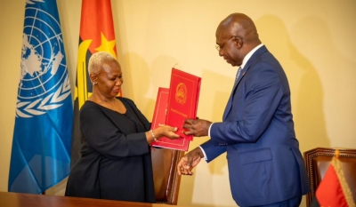 Le Ministre angolais des Relations extérieures, Téte António, et la Représentante spéciale du Secrétaire général des Nations Unies en République démocratique du Congo (RDC) et Cheffe de la Mission de l’Organisation des Nations Unies pour la Stabilisation en RDC (MONUSCO), Bintou Keita
