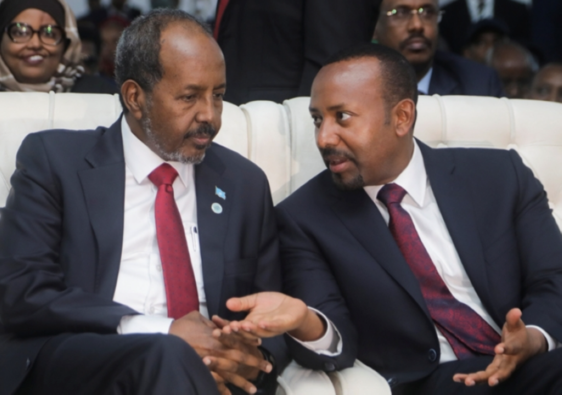 Le premier ministre éthiopien Abiy Ahmed (à droite) en compagnie du président somalien Hassan Sheikh