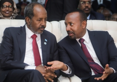 Le premier ministre éthiopien Abiy Ahmed (à droite) en compagnie du président somalien Hassan Sheikh
