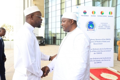 Le Premier ministre sénégalais Ousmane Sonko à son arrivée en Gambie