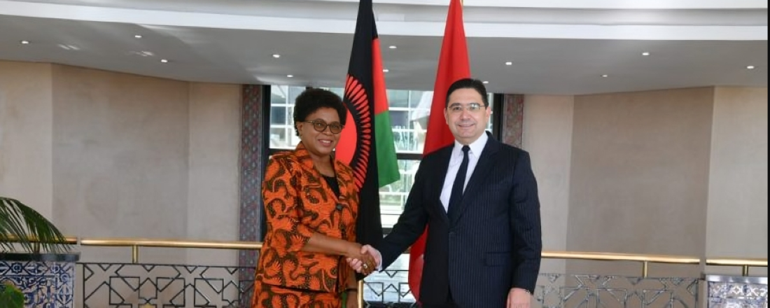 Le ministre des Affaires étrangères, de la Coopération africaine et des Marocains résidant à l’Étranger, Nasser Bourita, et son homologue Malawite, Nancy Tembo.