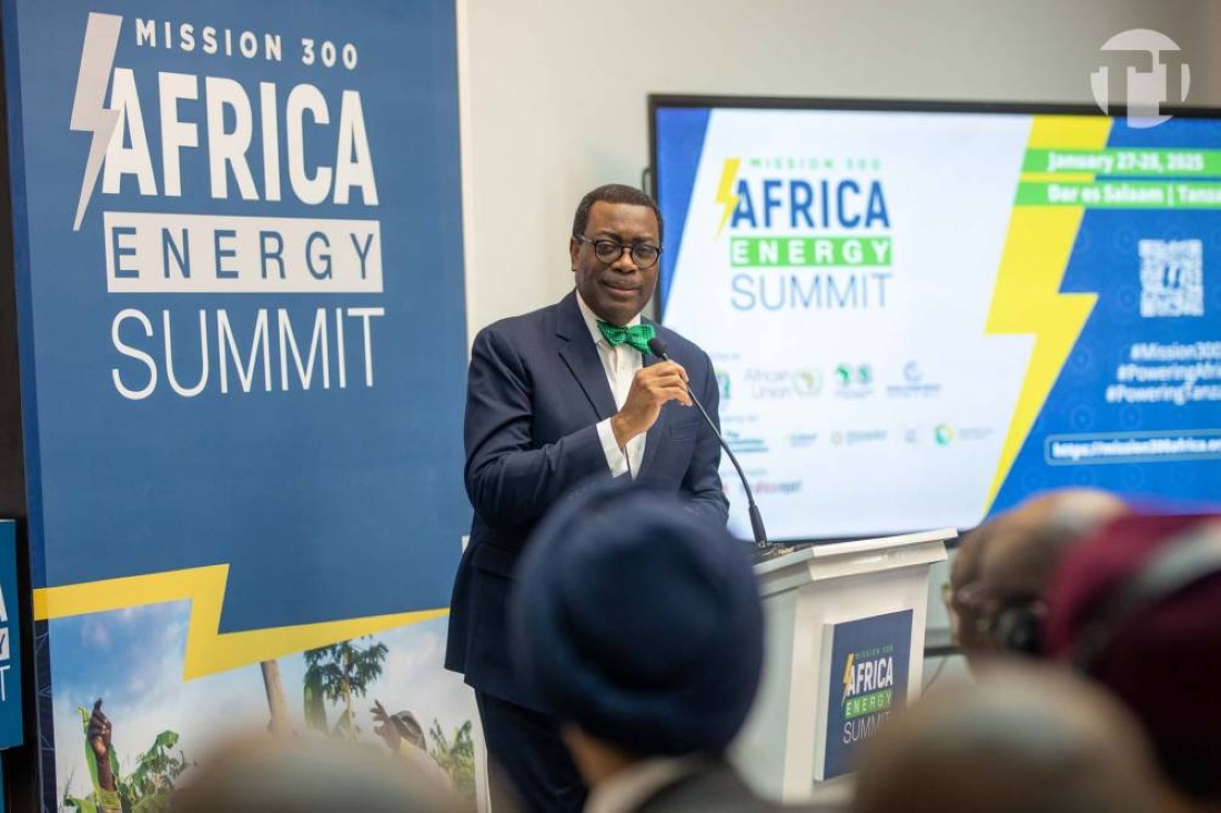 Adesina lançant Mission 300