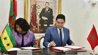 Le ministre des Affaires étrangères, de la Coopération africaine et des Marocains résidant à l’étranger, Nasser Bourita, et la ministre d’État santoméenne des Affaires étrangères, de la Coopération et des Communautés, Ilza Maria dos Santos Amado Vaz.