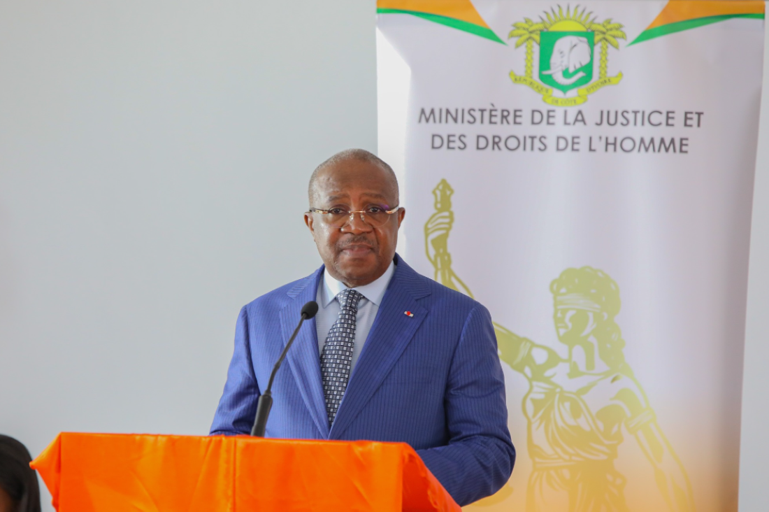 Le ministre ivoirien de la Justice et des Droits de l’Homme, Jean Sansan Kambile lors du lancement de la plateforme e-justice.
