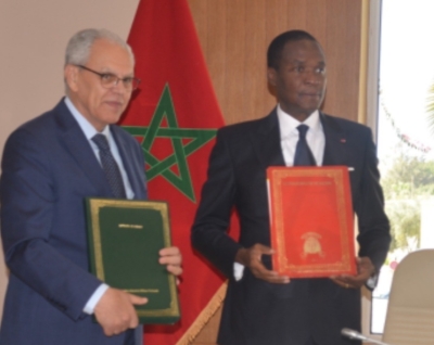 Abdellatif Loudiyi, ministre délégué auprès du Chef du gouvernement chargé de l’Administration de la Défense Nationale, et Joseph Beti Assomo, ministre délégué à la Présidence de la République du Cameroun, chargé de la Défense