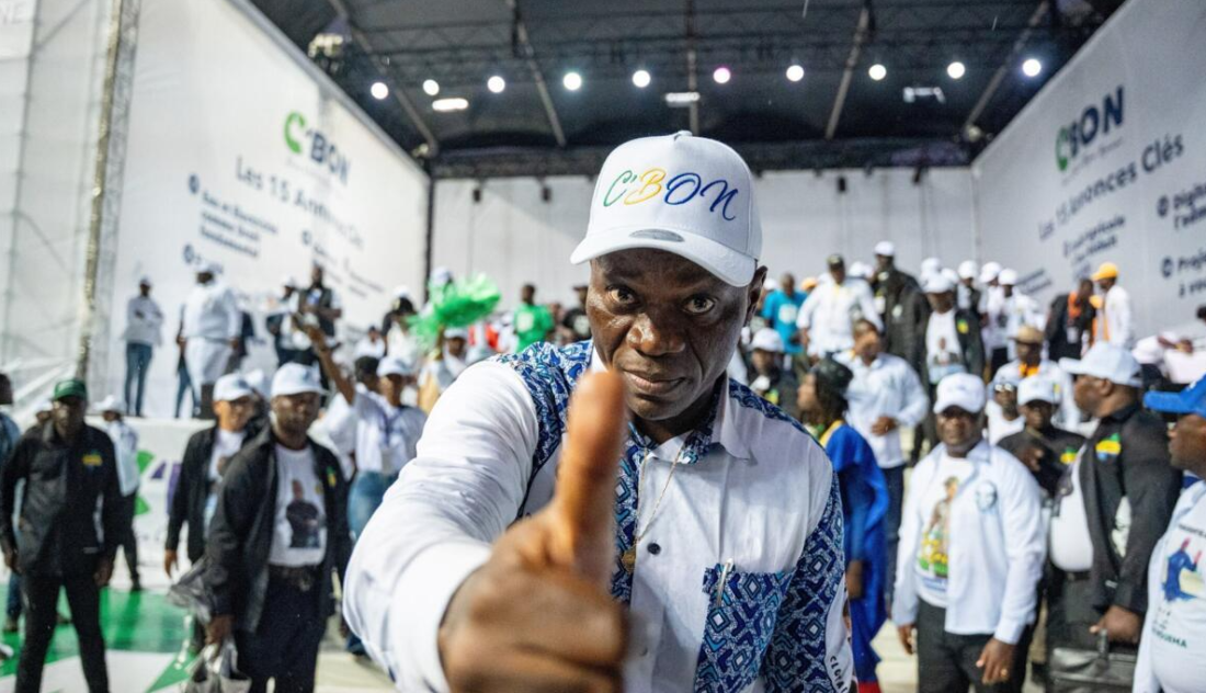 Le président de transition du Gabon, Brice Oligui Nguema, au stade de l'Amitié à Libreville le 29 mars 2025 lors du meeting d'ouverture de sa campagne électorale