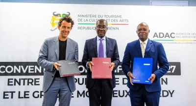  William Codjo (DG ADAC Bénin), Grégoire Furrer (PDG Montreux Comedy) et Jean-Michel Abimbola, le ministre du Tourisme, de la Culture et des Arts.