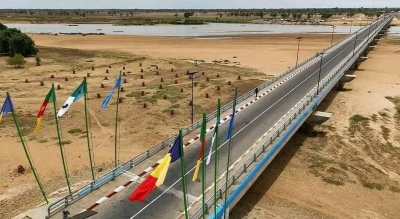 Le pont sur le fleuve Logone, reliant Yagoua au Cameroun à Bongor au Tchad