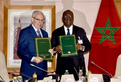 Le ministre délégué chargé de l’Administration de la Défense nationale, Abdelatif Loudyi et le ministre d’État, ministre de la Défense ivoirien, Téné Birahima Ouattara.