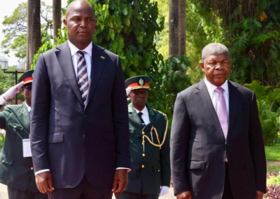 Le président mozambicain, Daniel Chapo et le président angolais João Lourenço