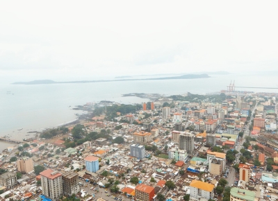 Conakry, capitale et la plus grande ville de Guinée, 